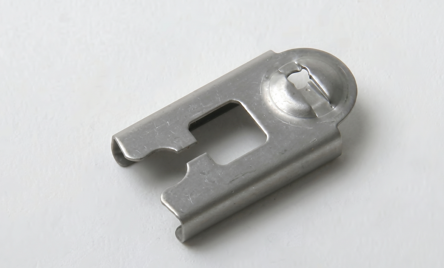 [F5-09] ATTACHE EN ALUMINIUM POUR OPÉRATEUR DE FENÊTRE